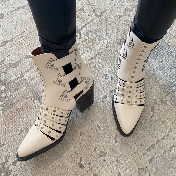 Coach Pheobe White Leather Buckle Cut Rockstud Pointy-Toe Bootie Boots 8 - Picture 7 of 10